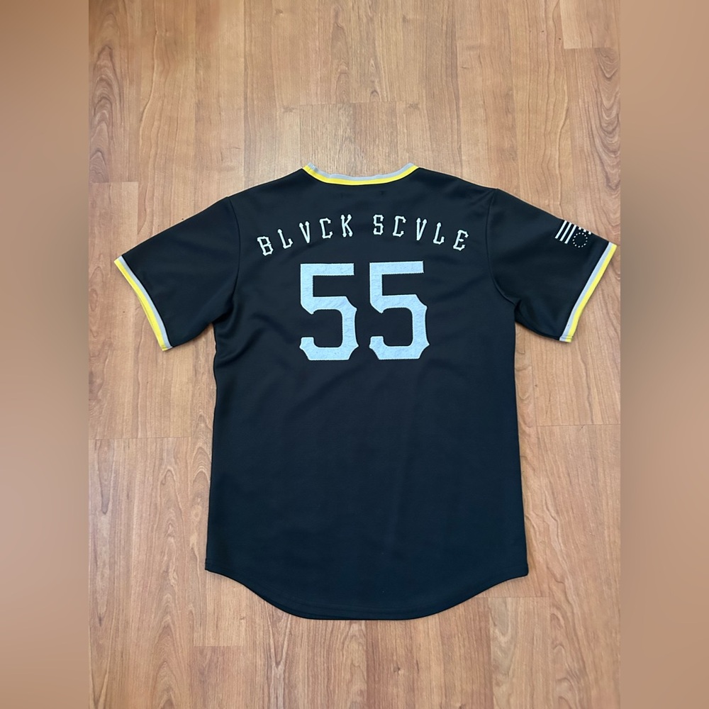 Rare Black scale Pull Over baseball jersey Size Large